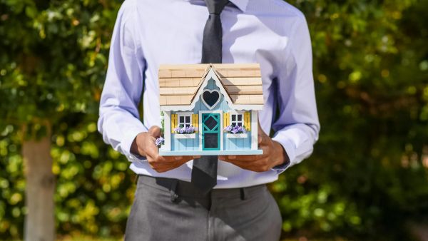 Devenir assistant immobilier à distance : une formation flexible à 1990€
